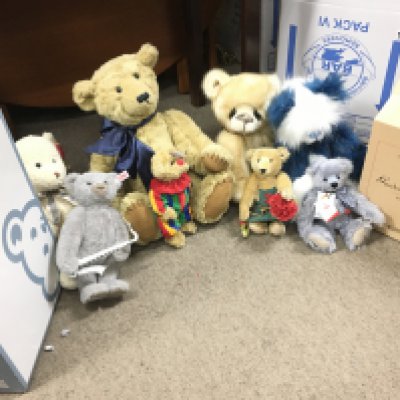 Boxed Steiff limited edition Lladro Saxophone bear 677656, The Gardening Bear and a TY Picadilly Beanie baby and Kaycee bears. Postage category c