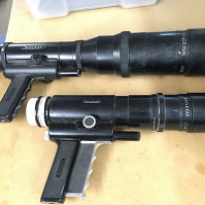A Novoflex T-Noflexar f:5,6 400mm lens with pistol grip and a Novoflexar f:4,5/240 lens with grip. Postage category C