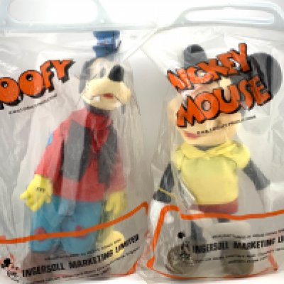 2 vintage Ingersoll Marketing Walt Disney figures with original packaging of Mickey Mouse and Goofy. (B)