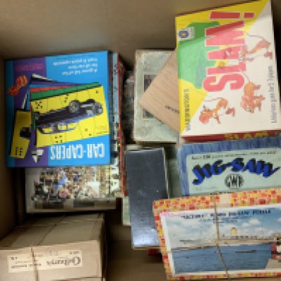 A collection of vintage Chad valley games, jigsaws. (D)