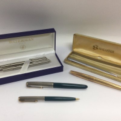 A collection of pens comprising a Parker 51 set, boxed Watermans set etc. Shipping category B.