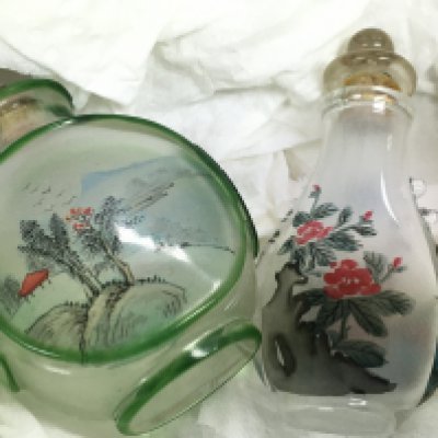 Two Chinese snuff bottles, this lot cannot be posted