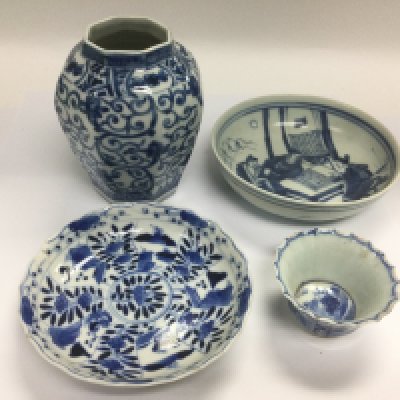 Four blue and white Oriental ceramics comprising two dishes, tea bowl and a vase. Shipping category D.