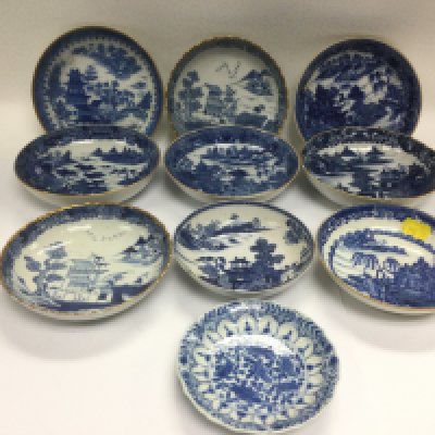 A collection of blue and white dishes, largest diameter approx 14cm. Shipping category D.