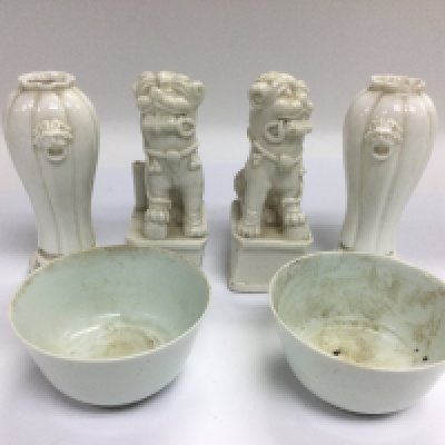 Six blanc de chine items comprising pairs of Temple lions, vases and bowls. Height of vases approx 12.5cm. Shipping category D.