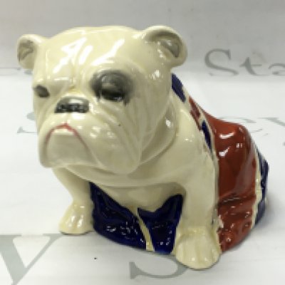 A vintage Royal Doulton porcelain Union jack bulldog figure. No obvious damage or restoration. This lot cannot be posted