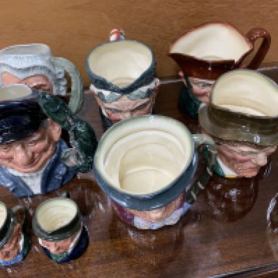 8 varying sized Royal Doulton Toby jugs. Etc&#2013266053. NO RESERVE