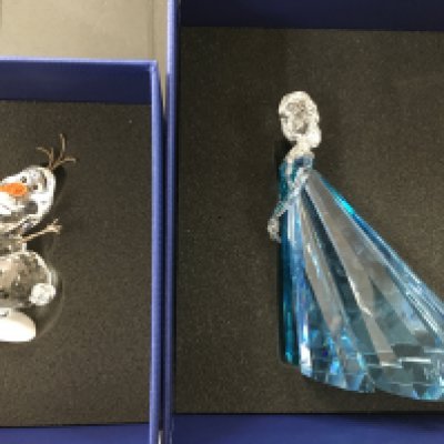 Two boxed Swarovski Disney figures - Olaf and Elsa from Frozen. With certificate of authenticity. No obvious damage or restoration