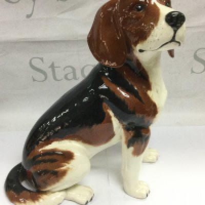 A large Beswick figure of a beagle, approx height 32cm. Shipping category D.