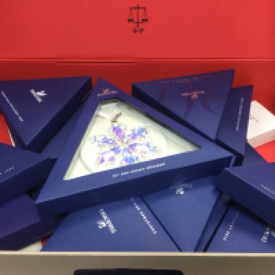 A box of Swarovski Christmas decorations from 2001-2018, all boxed and in good condition. Shipping category D.