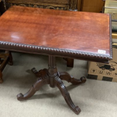 An Edwardian occasional table with splatted scroll feet. NO RESERVE
