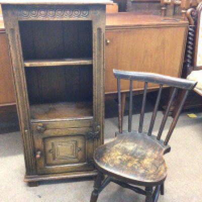 An oak dwarf open bookcase with an open shelf above a cupboard door and a small painted early 20th century Continental Childs chair (2)