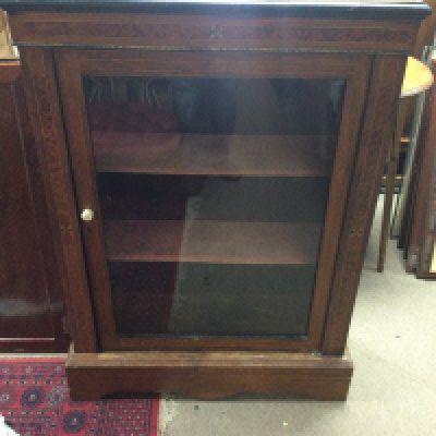 An Edwardian music cabinet. Approx 105x76 cm.