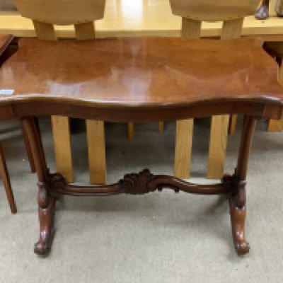 A Georgian mahogany sofa table.