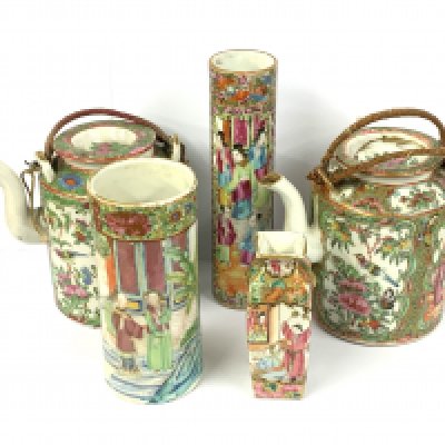 A small collection of Chinese Cantonese porcelain. (5), (some damage to the lid of one teapot/small chip to top rim of miniature vase).