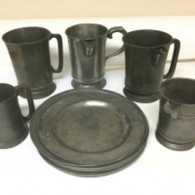 A collection of 18th/19th Century pewter tankards and platters. Shipping category D.