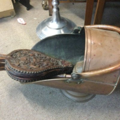 A copper coal scuttle and a pair of carved oak bellows. Shipping category D. NO RESERVE