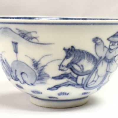 A Chinese ChengHua Tea bowl decorated with figures on horse back. Approximately 8.5cm wide. No obvious damage or restoration.This lot cannot be posted