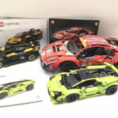3 Lego Technic Vehicles. A Lamborghini Huracan #42161. A Bugatti Bolide #42151 And A Ferrari 488 GTE #42125. With Manuals. No Reserve.