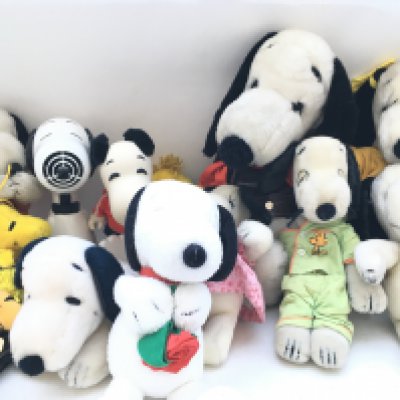A Collection of Vintage Snoopy Soft Toys Including a Snoopy Hair Dryer. No Reserve.
