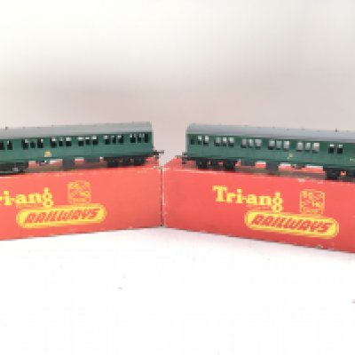 A Boxed Tri-Ang 00 Gauge S.R. Suburban Motor Coach. #R156. No Reserve.