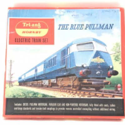 A Boxed Tri-Ang The Blue Pullman Set.