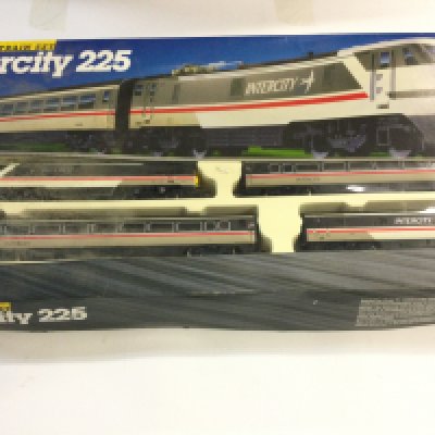 A Boxed Hornby 00 Gauge Intercity 225 Set.