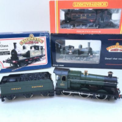 3 Boxed 00 Gauge Locomotives And 1 Loose Includes Bachmann. Hornby And Mainline. No Reserve.