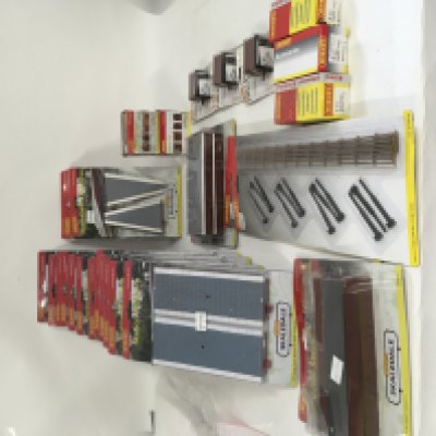 A collection of boxed Hornby model railway accessories mainly station related. No reserve.