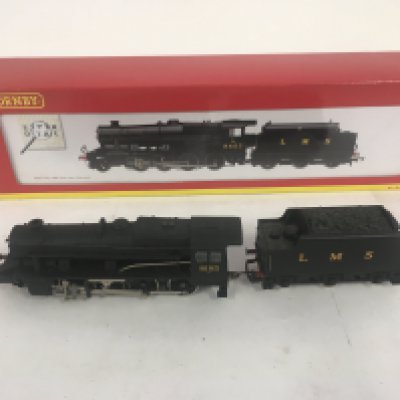2x Hornby model railway locomotives featuring a boxed R2394 Class 8F and a loose Loco with tender L6473 no 8193. 00 gauge. No reserve