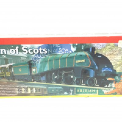 A Boxed Hornby 00 Gauge Queen Of Scots Set #R1024. Train And Coaches Only. And A Flying Scotsman With Coaches.