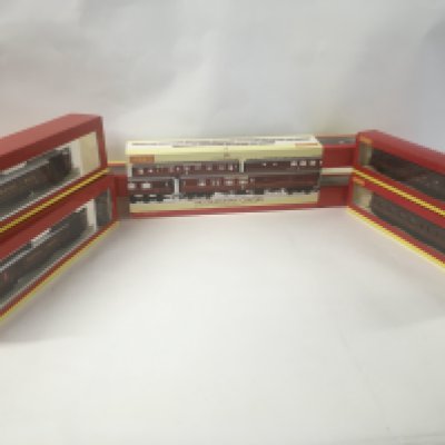A collection of boxed Hornby model railway coaches comprising R4155..R4095B..R4129A. R4177. No reserve