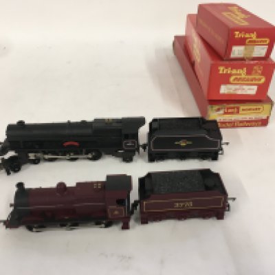 2 Triang boxed locomotives with tender featuring R53. Princess loco with R30 tender. R251 060 loco with R33 tender. No reserve