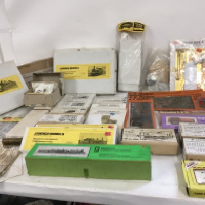 An assorted collection of model railway kits by manufacturers such as Jidenco..PC models. Tenmille..Ratio etc. no reserve