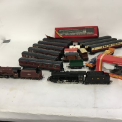 A collection of unboxed 00 gauge model railway Locomotives. Coaches and wagons mostly Hornby. No reserve.