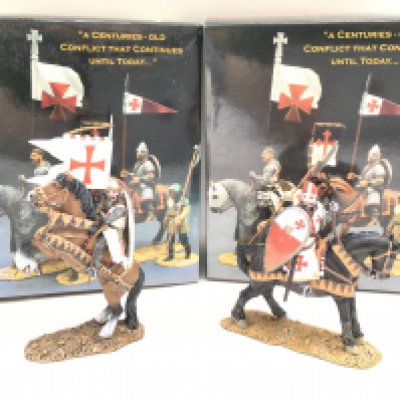 2 X Boxed King And Country Mounted Figures. A Templar With Banner and Knight With Shield.