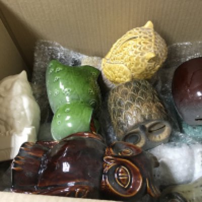 A large collection of assorted Ceramic owl figures, this lot cannot be posted
