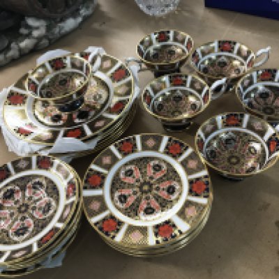 A Royal crown Derby Imari Tea set comprising six cups and saucers, together with six 8 inch plates and six 6 inch plates