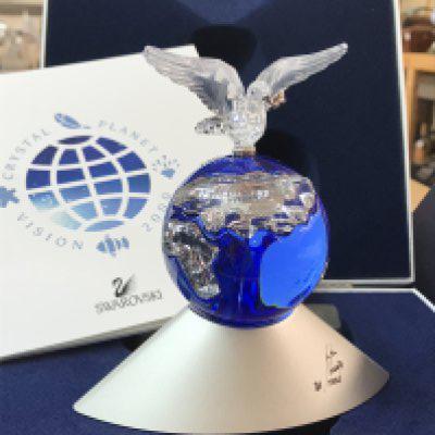 A boxed Swarovski Planet Vision 2000 figure of the globe surmounted by a Dove carrying an Olive Branch, with Certificate