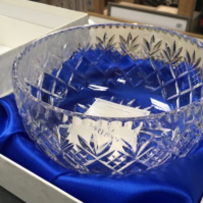 A boxed Royal Doulton cut crystal glass bowl, this lot cannot be posted