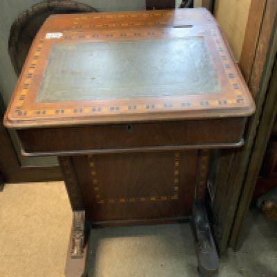 An Edwardian inlaid davenport. 77cm x 53cm x 54cm