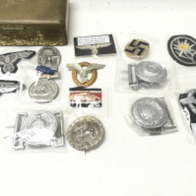 A tin containing German Third Reich badges metal and cloth. Some items are retrospective copies. Postage B. NO RESERVE