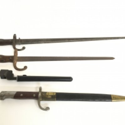 Bayonets including a German example, a British spike bayonet and French examples. Ranging from 26.5 to 65.5cm long.