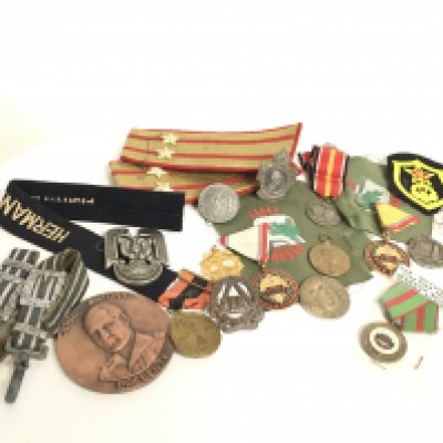 A collection of French, German, Russian and other medals, cloth, badges etc. Medals include the Spanish volunteer medal, Paratrooper Meritorious Service Medals, Ministry of trade and industry medal 1901. Postage category B