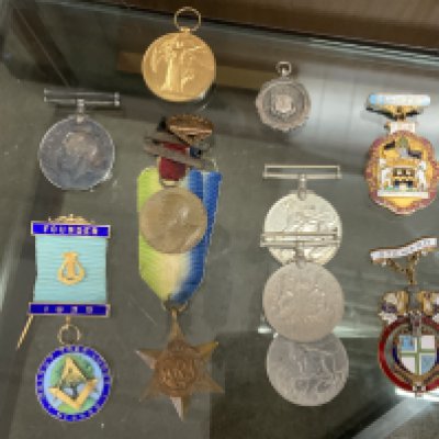 A small collection of WW1 / WW2 medals and Masonic related medals.