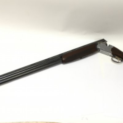 Baretta 686s 12g over under shotgun. 28inch barrel multi choke and ejector. Serial number E52352B Please note that a shotgun license is required to purchase this item. Viewing is by appointment only.