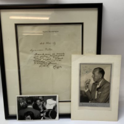 A selection of Autographs and photos relating to Peter Bayliss, to include a letter on headed paper for Ralph Richardson signed Ralph, Signed Photo, Press Photo. (D, postage not avaliable).
