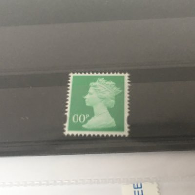 A rare colour trial 00p Elizabeth II green stamp unused and other low denomination unused Elizabeth II stamps.