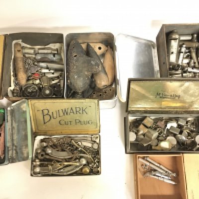 A large collection of vintage whistles including TheAcme, The Metropolitan etc. This lot cannot be posted