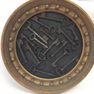 A collection of Georgian antique keys in a round gilt frame. Diameter of 42cm. Postage category C